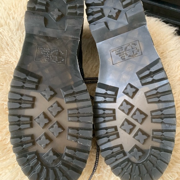 Black Men’s Dr. Martens - Picture 3 of 10